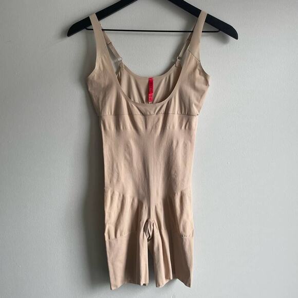 Spanx Spanx Open-Bust Mid-Thigh Bodysuit - Picture 2 of 8